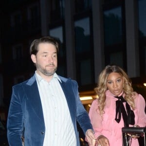 Serena Williams et son mari Alexis Ohanian arrivent puis sortent de l'hôtel 22 à Londres le 5 juillet 2022. 