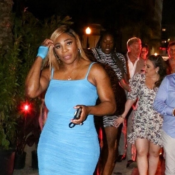 Serena et Venus Williams se rendent à la soirée "American Express" à Miami le 6 mai 2022. 