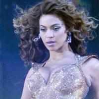 Regardez, quand Beyoncé chute en plein numéro... elle reste très digne !