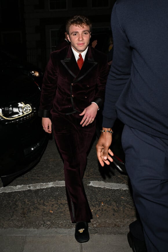 Rocco Ritchie, fils de Madonna et Guy Ritchie, à la sortie d'une soirée à Londres le 13 mai 2022.