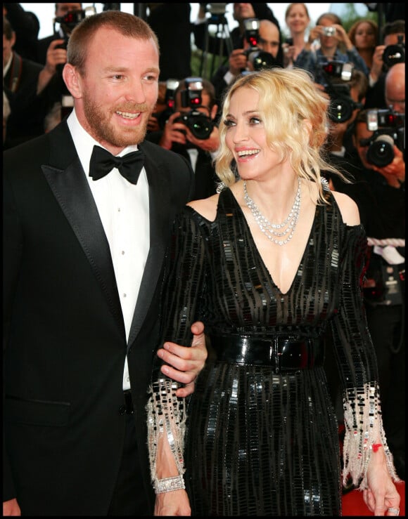 Guy Ritchie et Madonna - Montée des marches du film "Che" lors du 61e Festival de Cannes.