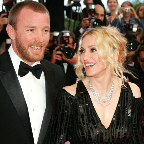 Guy Ritchie et Madonna - Montée des marches du film "Che" lors du 61e Festival de Cannes.