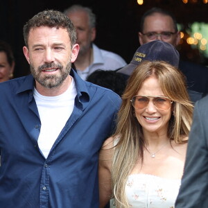 Ben Affleck et sa femme Jennifer Affleck (Lopez) quittent l'hôtel Crillon avec violet pour aller déjeuner dans un restaurant lors de leur lune de miel à Paris.