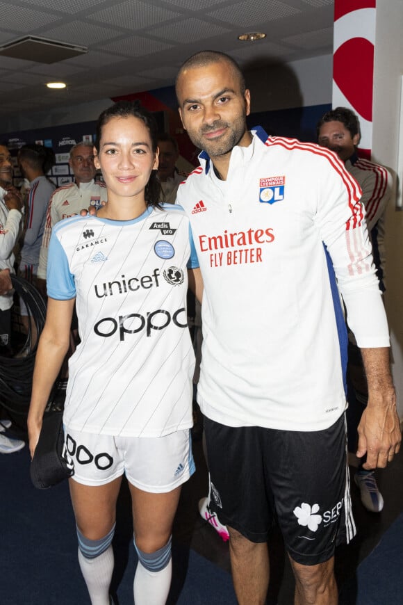 Exclusif - Alizé Lim et son compagnon Tony Parker lors du match de football caritatif (Le match des héros Unicef) entre l'OL Légendes et la team Unicef au Groupama Stadium à Lyon en faveur des enfants d'Ukraine et pour célébrer les 20 ans du premier titre de Champion de France de l Olympique Lyonnais le 10 mai 2022. © Pierre Perusseau / Bestimage 