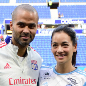 Tony Parker et sa compagne Alize Lim lors du match de football caritatif entre l'OL Légendes et la team Unicef au Groupama Stadium à Lyon en faveur des enfants d'Ukraine et pour célébrer les 20 ans du premier titre de Champion de France de l Olympique Lyonnais le 10 mai 2022. © Romain Doucelin / Bestimage 