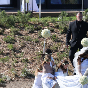 Mariage de Jean-Luc Delarue et Anissa Kehl à Belle-île-en-mer, le 12 mai 2012. Le couple s'est marié dans la maison de l'animateur à Sauzon au cours d'une cérémonie intime. Le fils de Jean-Luc Delarue, Jean, était aux côtés de son père. Le couple, main dans la main, et leurs invités se sont dirigés vers une allée, en direction de la mer, afin de se réunir sur la plage.