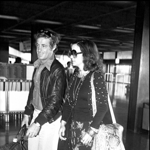 Archives : Jean-Paul Belmondo et Laura Antonelli à l'aéroport.