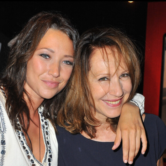 Laura Smet et sa maman Nathalie Baye - Avant-première du film, "Pauline et François" au cinéma CGR, le 27 août 2010.
