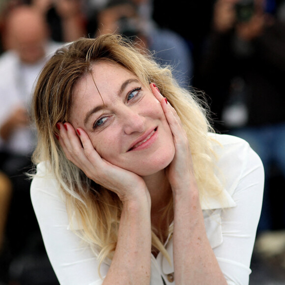 Valeria Bruni-Tedeschi au photocall de "Les amandiers" lors du 75ème Festival International du Film de Cannes © Dominique Jacovides/Bestimage 