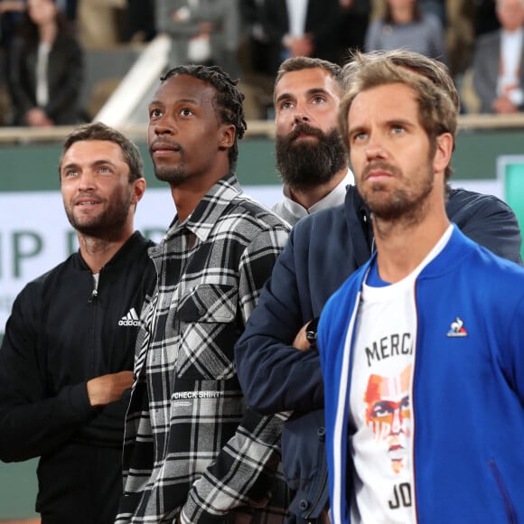 Gilles Simon, Gaël Monfils, Benoît Paire et Richard Gasquet - Jo-Wilfried Tsonga reçoit le trophée de la FFT pour l'ensemble de sa carrière et fait ses Adieux après sa défaite lors des Internationaux de France de Tennis de Roland Garros 2022 - Jour 3. A Paris le 24 Mai 2022. © Bertrand Rindoff/Bestimage