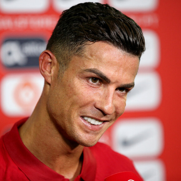 Cristiano Ronaldo devient meilleur buteur de l'histoire en sélection nationale lors de la qualification de la coupe du monde entre le Portugal et l'Irlande à Faro.