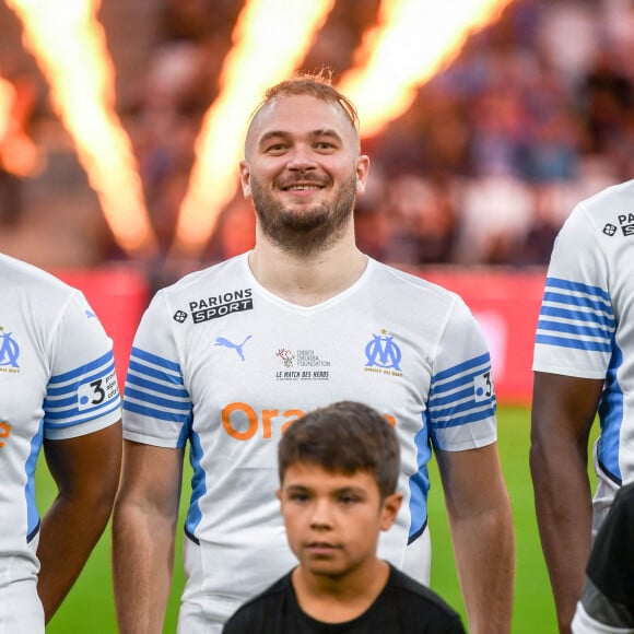 Le rappeur Jul - Match des héros entre l'équipe OM Legends et l'équipe UNICEF au stade Orange Velodrome à Marseille le 13 octobre 2021. © Jean-René Santini/Bestimage 