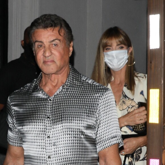 Sylvester Stallone et sa femme Jennifer Flavin à la sortie du restaurant Craig's à West Hollywood, Los Angeles, le 1er juin 2021. 