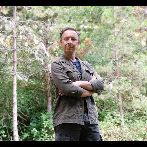 Stéphane Bern dans Pour l'honneur d'un fils (France 3)