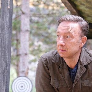 Stéphane Bern dans Pour l'honneur d'un fils (France 3)