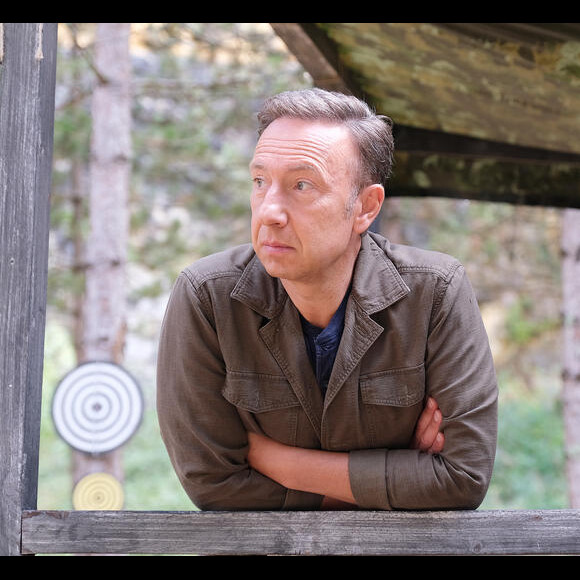 Stéphane Bern dans Pour l'honneur d'un fils (France 3)