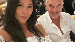 Anggun dans les bras de son mari : leurs photos passionnées font craquer les internautes