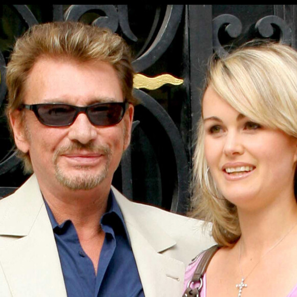 Johnny Hallyday et Laeticia au mariage de Mimie Mathy en la mairie de Neuilly Sur Seine. © Guillaume Gaffiot / Bestimage