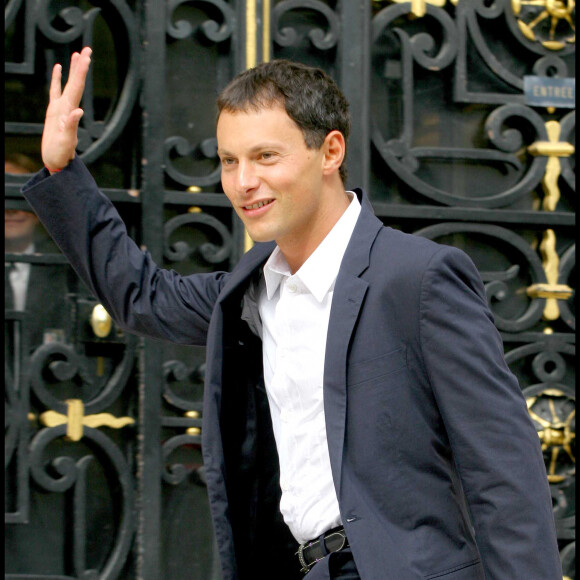 Marc-Olivier Fogiel au mariage de Mimie Mathy en la mairie de Neuilly Sur Seine. © Guillaume Gaffiot / Bestimage
