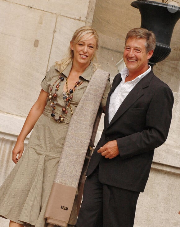 Patrick Sabatier et sa femme Isabelle en 2005 à Paris - Mariage de Mimie Mathy et Benoist Gérard à Paris