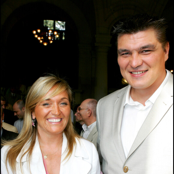 David Douillet et sa femme - Mariage de Mimie Mathy et Benoist Gérard en la mairie de Neuilly Sur Seine. © Guillaume Gaffiot / Bestimage