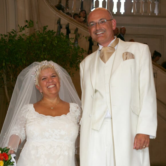 Mariage de Mimie Mathy et Benoist Gérard en la mairie de Neuilly Sur Seine. © Guillaume Gaffiot / Bestimage