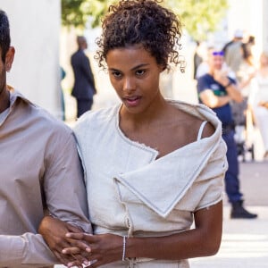 Victor Santiago et son amie Tina Kunakey - Mariage de Simon Porte Jacquemus et Marco Maestri à Charleval, France