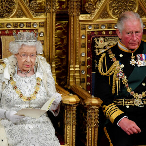 Info - Le prince Charles à nouveau atteint par le Covid - La reine Elisabeth II d'Angleterre et le prince Charles - La famille royale d'Angleterre lors de l'ouverture du Parlement au palais de Westminster à Londres. Le 14 octobre 2019 