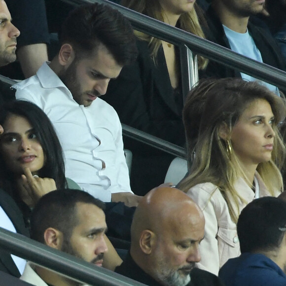 Garry Dourdan et une amie, Ophélie Meunier et son mari Mathieu Vergne accompagné de son fils - Match de football en ligue 1 Uber Eats entre le PSG et Monaco (1-1) au Parc des Princes à Paris le 28 aout 2022. © Giancarlo Gorassini/Bestimage