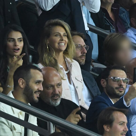 Garry Dourdan et une amie, Ophélie Meunier et son mari Mathieu Vergne accompagné de son fils, Frédéric Anton - Match de football en ligue 1 Uber Eats entre le PSG et Monaco (1-1) au Parc des Princes à Paris le 28 aout 2022. © Giancarlo Gorassini/Bestimage