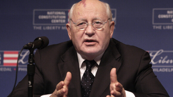 Mikhail Gorbatchev est mort, Emmanuel Macron lui rend hommage