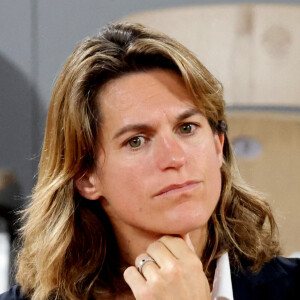 Amélie Mauresmo (directrice du tournoi de Roland-Garros) en tribune lors des Internationaux de France de Tennis de Roland Garros. © Dominique Jacovides/Bestimage