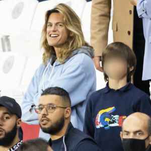 Amélie Mauresmo et son fils - People assistent à la victoire du PSG (2) face à Manchester City (0) lors de la deuxième journée de la Ligue des champions au Parc des Princes à Paris le 28 septembre 2021. © Cyril Moreau/Bestimage