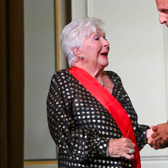 Line Renaud décorée par Emmanuel Macron de la Grand-Croix de la Légion d'honneur lors d'une cérémonie au palais de l'Elysée à Paris, le 2 septembre 2022. © Coadic Guirec/Bestimage