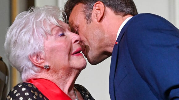 Line Renaud : Petits bisous d'Emmanuel Macron et émotion immense pour une récompense incroyable !
