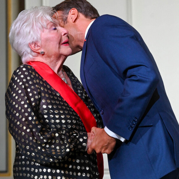 Line Renaud décorée par Emmanuel Macron de la Grand-Croix de la Légion d'honneur lors d'une cérémonie au palais de l'Elysée à Paris, le 2 septembre 2022. © Coadic Guirec/Bestimage