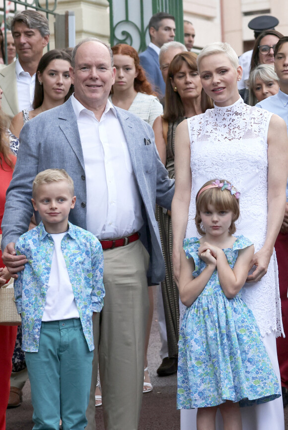 La princesse Charlene de Monaco, le prince Albert II de Monaco, le prince Jacques de Monaco, marquis des Baux, la princesse Gabriella de Monaco, comtesse de Carladès - La famille princière de Monaco lors du traditionnel Pique-nique "U Cavagnetu" des monégasques au parc princesse Antoinette à Monaco le 3 septembre 2022. © Claudia Albuquerque/Bestimage