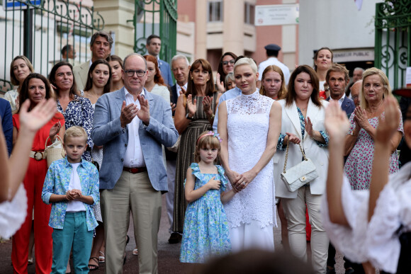 La princesse Charlene de Monaco, le prince Albert II de Monaco, le prince Jacques de Monaco, marquis des Baux, la princesse Gabriella de Monaco, comtesse de Carladès - La famille princière de Monaco lors du traditionnel Pique-nique "U Cavagnetu" des monégasques au parc princesse Antoinette à Monaco le 3 septembre 2022. © Claudia Albuquerque/Bestimage