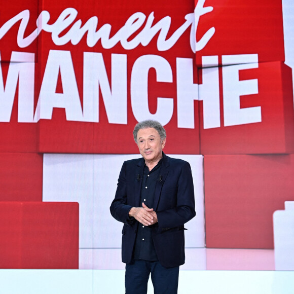 Exclusif - Michel Drucker - Enregistrement de l'émission "Vivement Dimanche" au Studio Gabriel, présentée par M.Drucker, et diffusée sur France 3, de 13h30 à 15h, le 28 août © Guillaume Gaffiot / Bestimage 