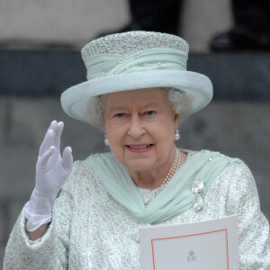 La reine Elizabeth II d'Angleterre - Messe pour l'action de grâce en la cathédrale St Paul à Londres à l'occasion du jubilé de diamant de la reine le 5 juin 2012.