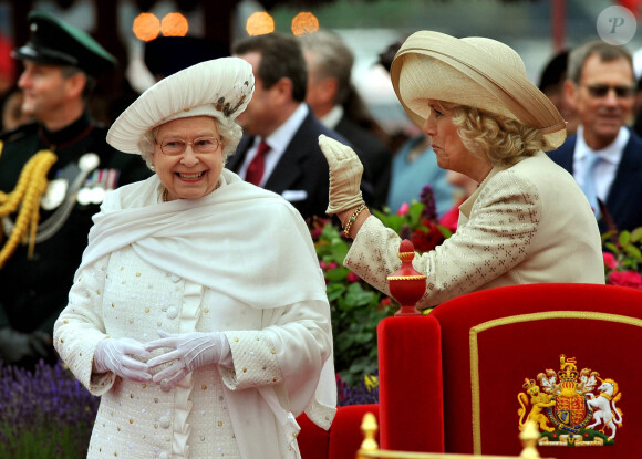 La reine Elizabeth II d'Angleterre, Camilla Parler Bowles, duchesse de Cornouailles - Festivités pour le jubilé de diamant de la reine à Londres le 3 juin 2012.