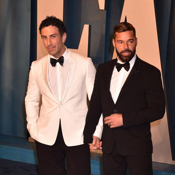 Jwan Yosef and Ricky Martin au photocall de la soirée "Vanity Fair" lors de la 94ème édition de la cérémonie des Oscars à Los Angeles, le 27 mars 2022. 