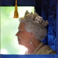 "Une profonde émotion" : Les stars et politiques pleurent la mort d'Elizabeth II