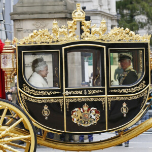 La reine Elisabeth II d'Angleterre et le prince Charles - La famille royale d'Angleterre à son arrivée à l'ouverture du Parlement au palais de Westminster à Londres. Le 14 octobre 2019  