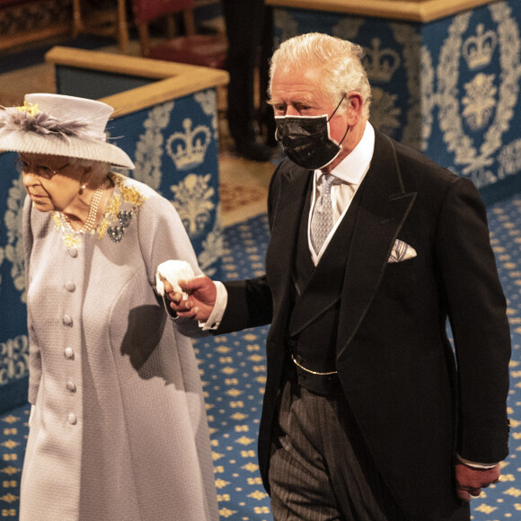 La reine Elisabeth II d'Angleterre et le prince Charles, prince de Galles - La reine d'Angleterre va prononcer son discours d'ouverture de la session parlementaire à la Chambre des lords au palais de Westminster à Londres, Royaume Uni, le 11 mai 2021. 