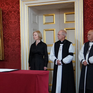 Le prince William, prince de Galles, la reine consort Camilla Parker Bowles, la Première ministre britannique Liz Truss, Justin Welby et Stephen Cottrell - Personnalités lors de la cérémonie du Conseil d'Accession au palais Saint-James à Londres, pour la proclamation du roi Charles III d'Angleterre. Le 10 septembre 2022