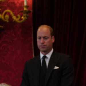 Le prince William, prince de Galles, la reine consort Camilla Parker Bowles, le roi Charles III d'Angleterre - Personnalités lors de la cérémonie du Conseil d'Accession au palais Saint-James à Londres, pour la proclamation du roi Charles III d'Angleterre. Le 10 septembre 2022