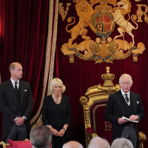 Le prince William, prince de Galles, la reine consort Camilla Parker Bowles, le roi Charles III d'Angleterre - Personnalités lors de la cérémonie du Conseil d'Accession au palais Saint-James à Londres, pour la proclamation du roi Charles III d'Angleterre. Le 10 septembre 2022