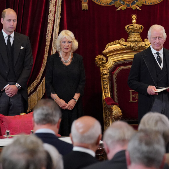Le prince William, prince de Galles, la reine consort Camilla Parker Bowles et le roi Charles III d'Angleterre - Personnalités lors de la cérémonie du Conseil d'Accession au palais Saint-James à Londres, pour la proclamation du roi Charles III d'Angleterre. Le 10 septembre 2022