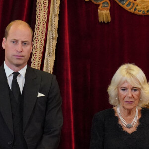 Le prince William, prince de Galles, la reine consort Camilla Parker Bowles et le roi Charles III d'Angleterre - Personnalités lors de la cérémonie du Conseil d'Accession au palais Saint-James à Londres, pour la proclamation du roi Charles III d'Angleterre. Le 10 septembre 2022  (left to right) The Prince of Wales, the Queen, and King Charles III during the Accession Council at St James's Palace, London, where King Charles III is formally proclaimed monarch. Charles automatically became King on the death of his mother, but the Accession Council, attended by Privy Councillors, confirms his role. Picture date: Saturday September 10, 2022. 